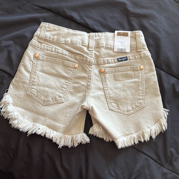 NWT Wrangler khaki color distressed cut off denim shorts, size 0. - Picture 2 of 5